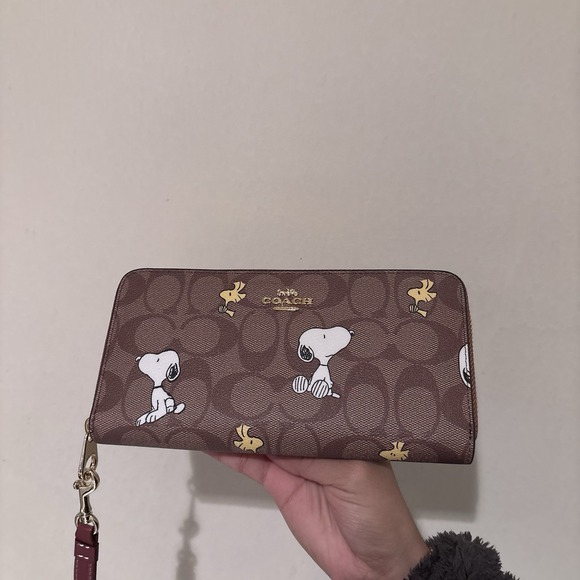 NWT COACH x PEANUTS Long Zip around Wallet Snoopy Woodstock Khaki Brown Wristlet - Picture 1 of 4